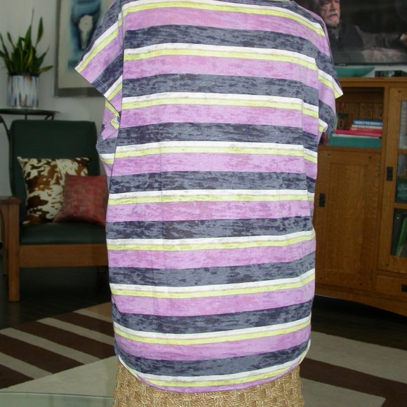 Hi/Low T-shirts - 3 - Picture 5 of 16